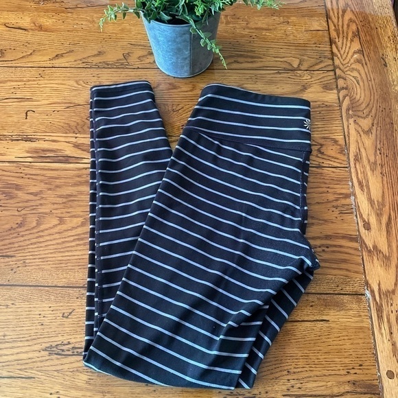 ATHLETA BLACK AND GRAY Chaturanga Leggings SZ S - Picture 7 of 8